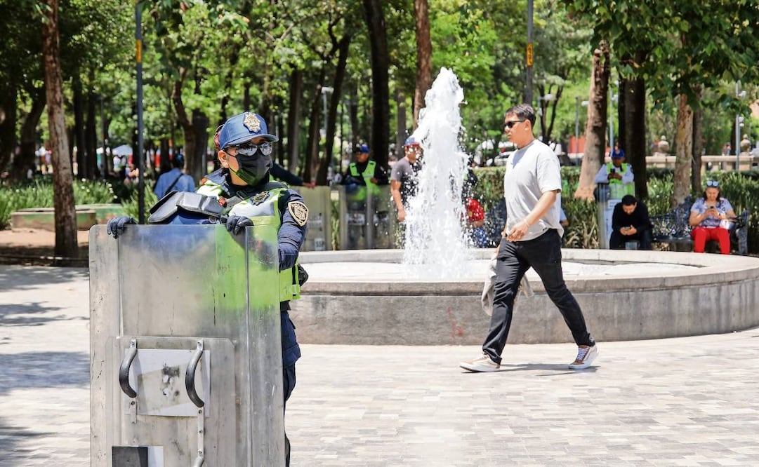 Elementos de las secretarías de Seguridad Ciudadana y Gobierno se instalaron en el perímetro de la Alameda, sobre todo, cerca de Bellas Artes. Foto: KARLA GUERRERO/ EL UNIVERSAL