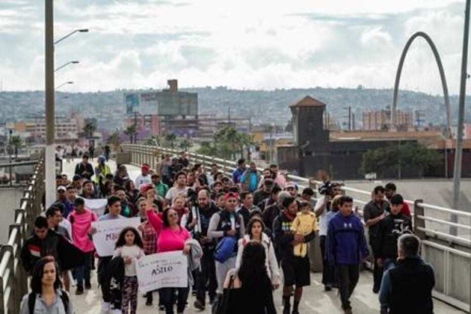 Centroamericanos llegan a Tijuana para pedir asilo a EU 