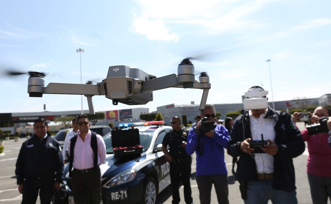 Para vigilar zonas de difícil acceso y baldíos, además de áreas comerciales y escolares, el municipio implementó el uso de drones. Destacaron que con esta tecnología detuvieron a una banda dedicada al robo de comercios. Fotos: JORGE ALVARADO. EL UNIVERSAL