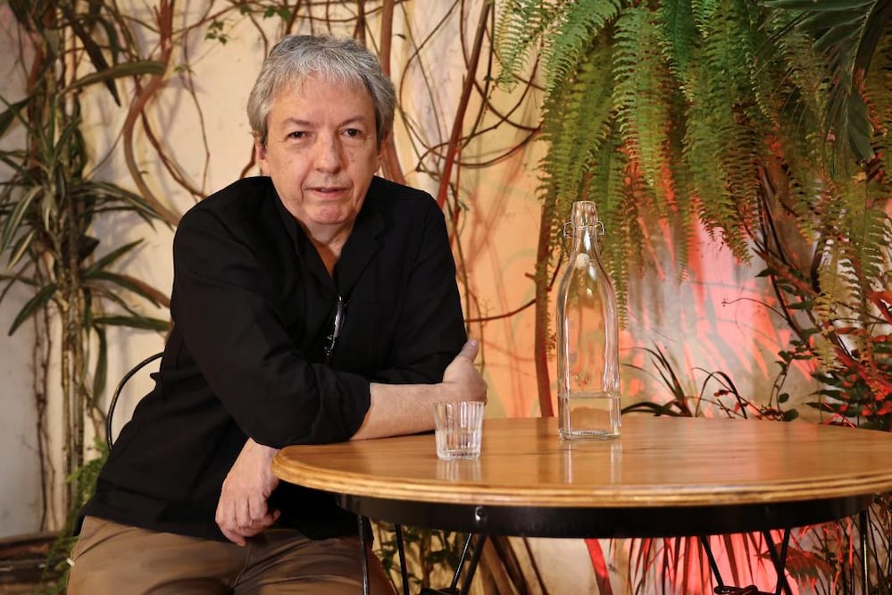 El narrador y ensayista David Toscana posa durante la presentación 
de Lotananza./ Berenice Fregoso El Universal