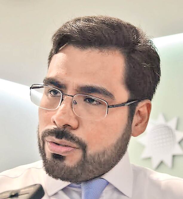 BLAKE URRUTIA GARCÍA, Abogado de padres adoptivos (Especial)