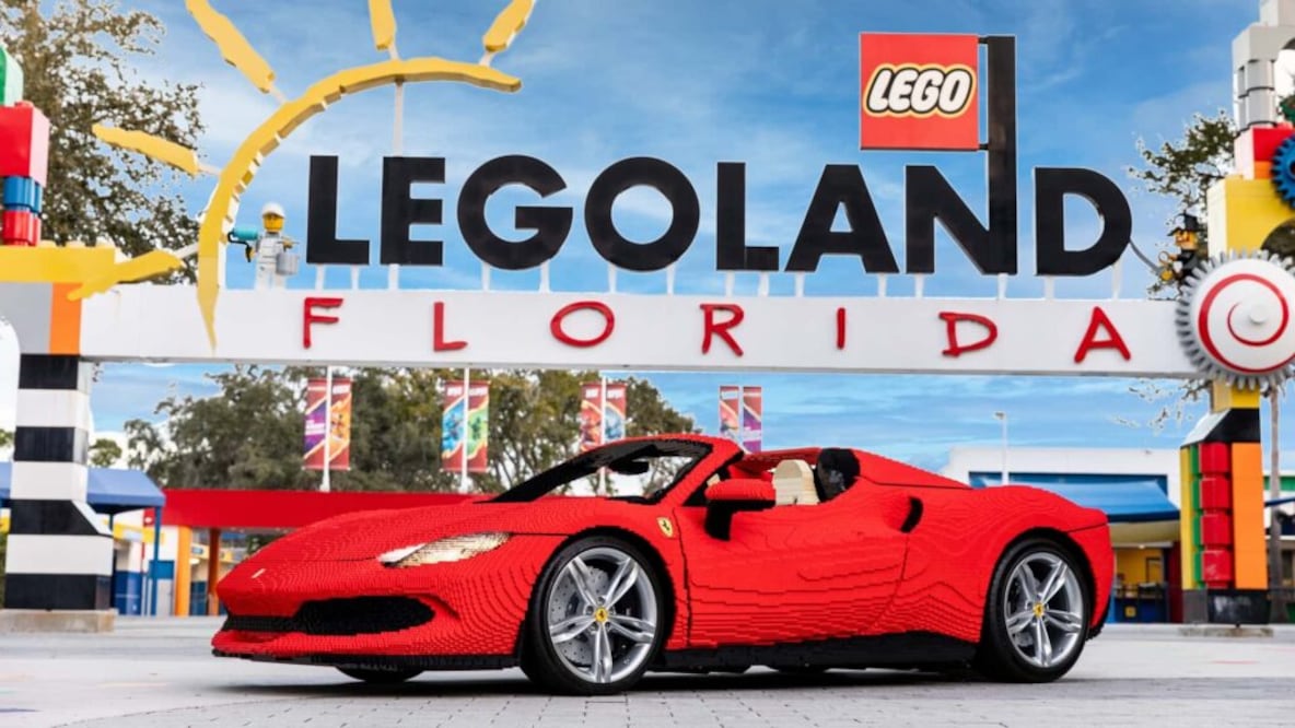 El Ferrari 296 GTS de Lego será parte de las atracciones de Legoland en Florida.
