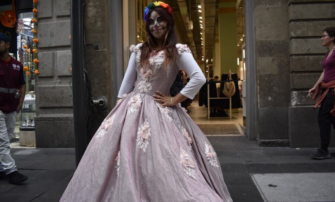 Fernanda Yamileth, la "catrina quinceañera" del Desfile de Día de Muertos 2025.
Foto: Arantxa Meave