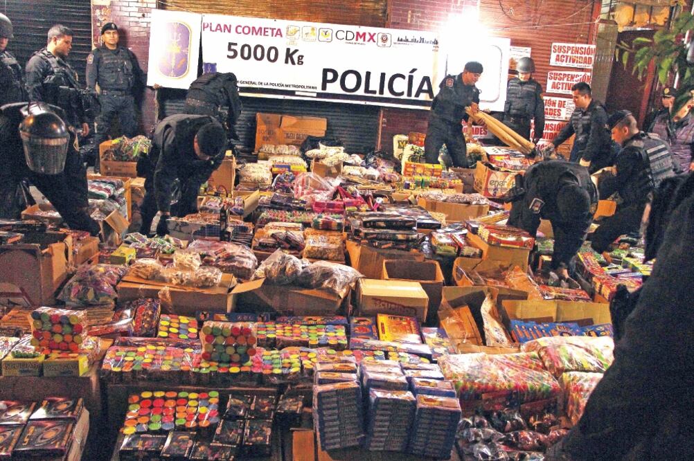 El 28 de agosto se decomisaron 500 kilogramos de pirotecnia en las inmediaciones de La Merced, ubicada en la delegación Venustiano Carranza. (ARCHIVO. EL UNIVERSAL)