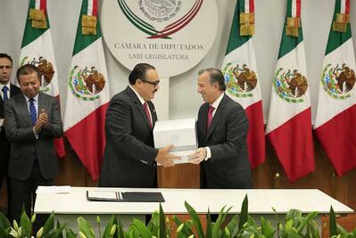 Meade entrega Paquete Económico 2018