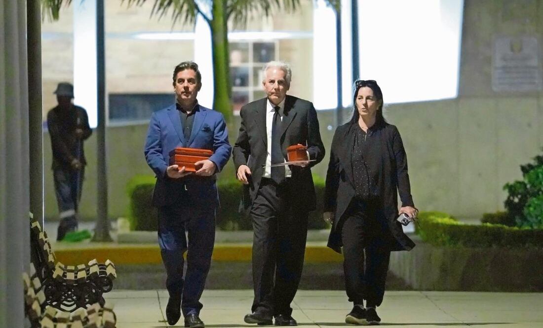 Las cenizas del autor fueron entregadas a sus tres hijos: Álvaro, Gonzalo y Morgana. (16/04/2025) Foto: John Reyes Mejía | AFP