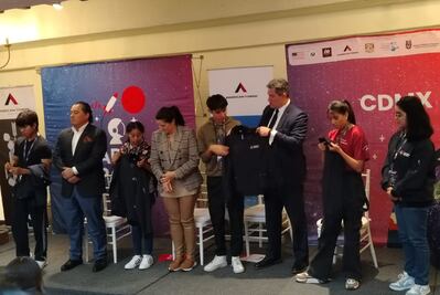 Embajada de EU y Fundación Televisa impulsan a estudiantes en inteligencia artificial, industria aeroespacial y programación