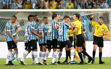 Presidente de Gremio se queja de River Plate con la Conmebol