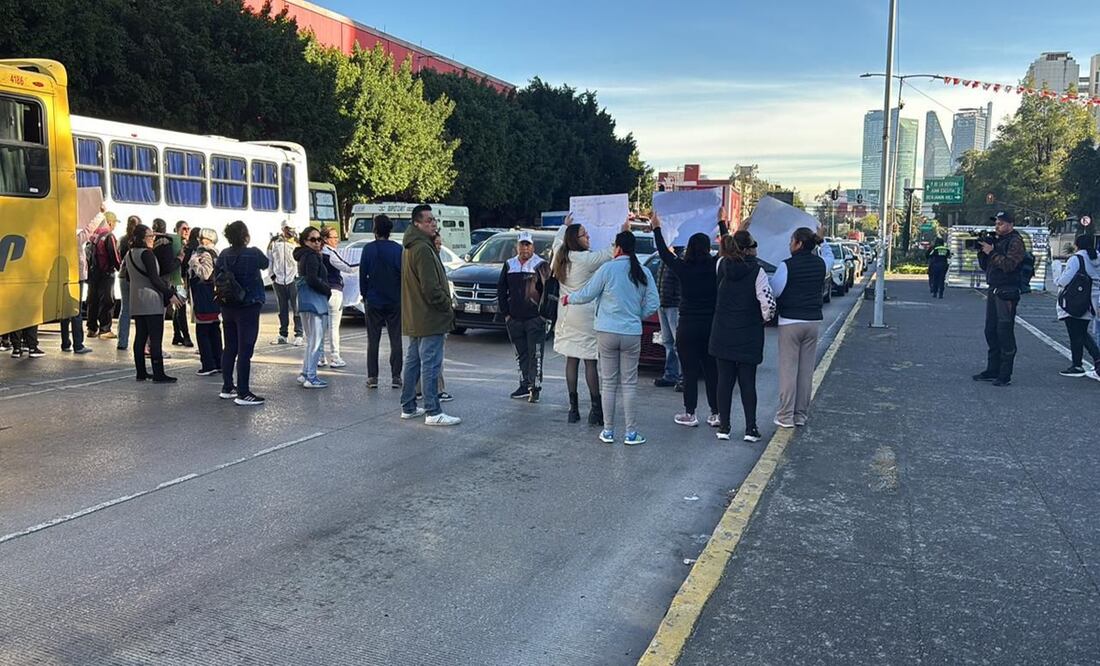 Padres bloquean Circuito Interior por más de cuatro horas en protesta por construcción cerca de escuela. Foto: Especial