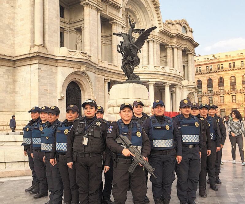 Operativo. Las mujeres policías fueron desplegadas de manera aleatoria y en dos turnos, para llevar a cabo recorridos de vigilancia a pie y en patrulla, informó la SSC. ARCHIVO EL UNIVERSAL
