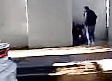 Narra agresión de escoltas del Ferrari; "me golpearon con pistolas"