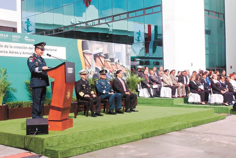 Al 72 aniversario de Banjército asistieron el general Luis Cresencio Sandoval, secretario de Defensa, y José Rafael Ojeda Durán, de Marina. TOMADA DE TWITTER
