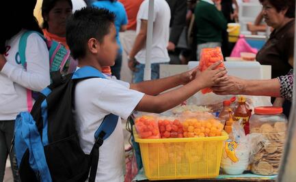 Se trata de orientar, no de prohibir la “comida chatarra”: Sheinbaum 