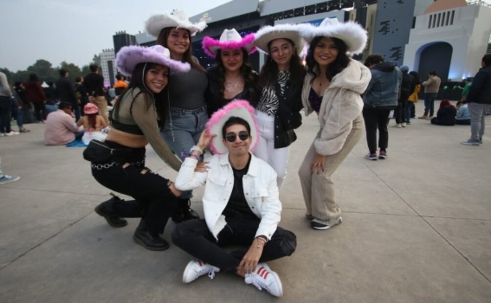 “El frío es mental”, fans de Miley Cyrus imitan su estilo y resisten al clima 