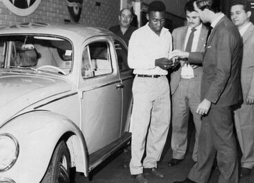 La historia del inseparable Vocho de Pelé