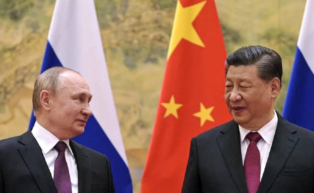 El presidente ruso, Vladimir Putin, con el mandatario chino, Xi Jinping, durante su reunión en Beijing, el 4 de febrero de 2022. Foto: AP
