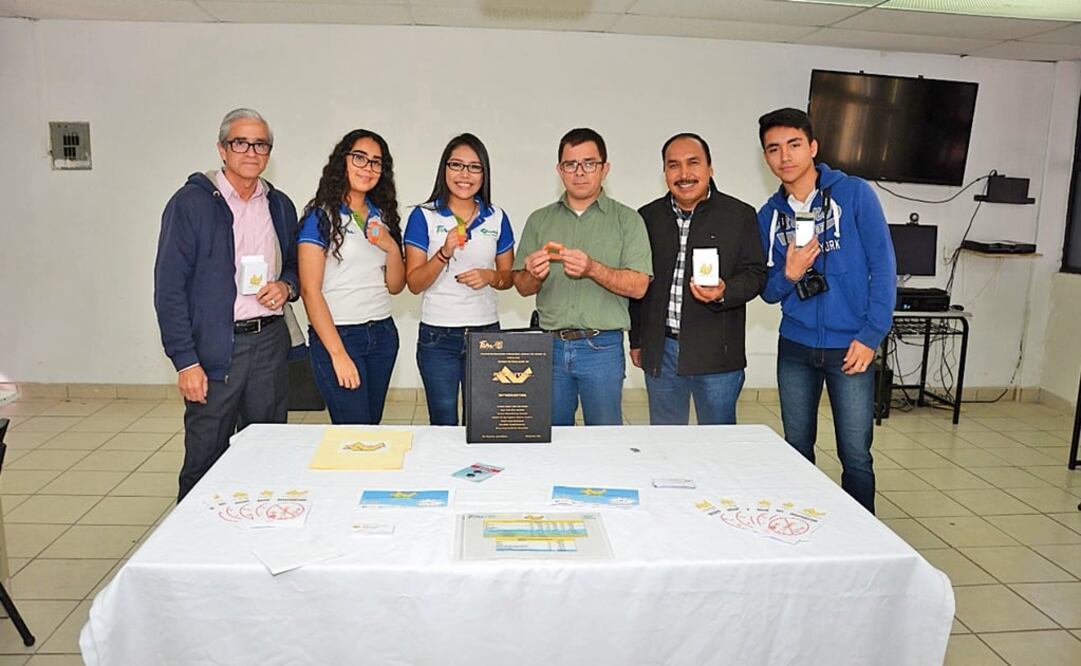 A Facebook user has claimed that the wristband was plagiarized from a keychain produced by the Chinese company Xingzhaotong - Photo: Sandra Tovar/EL UNIVERSAL