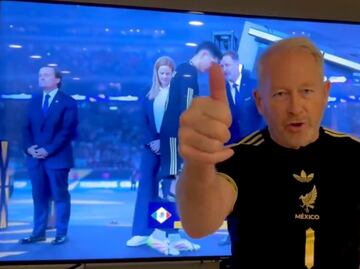 Embajador de EU paga apuesta tras victoria de México en la Copa Oro; "lo prometido es deuda", dice