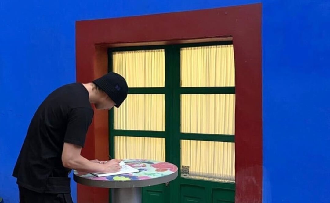 RM (Kim Nam-joon), líder del grupo surcoreano de K-pop BTS, en el museo Casa Azul, en Coyoacán, Ciudad de México.