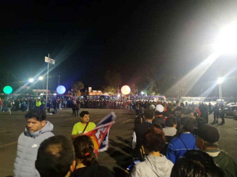 Crónica. Por ver la NFL, aficionados padecen hasta 6 horas de espera y trayectos