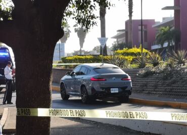 Balean a mujer mientras conducía auto de lujo en Culiacán