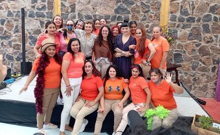 Mon Laferte canta y convive con reclusas del Cereso Femenil de Ciudad Obregón