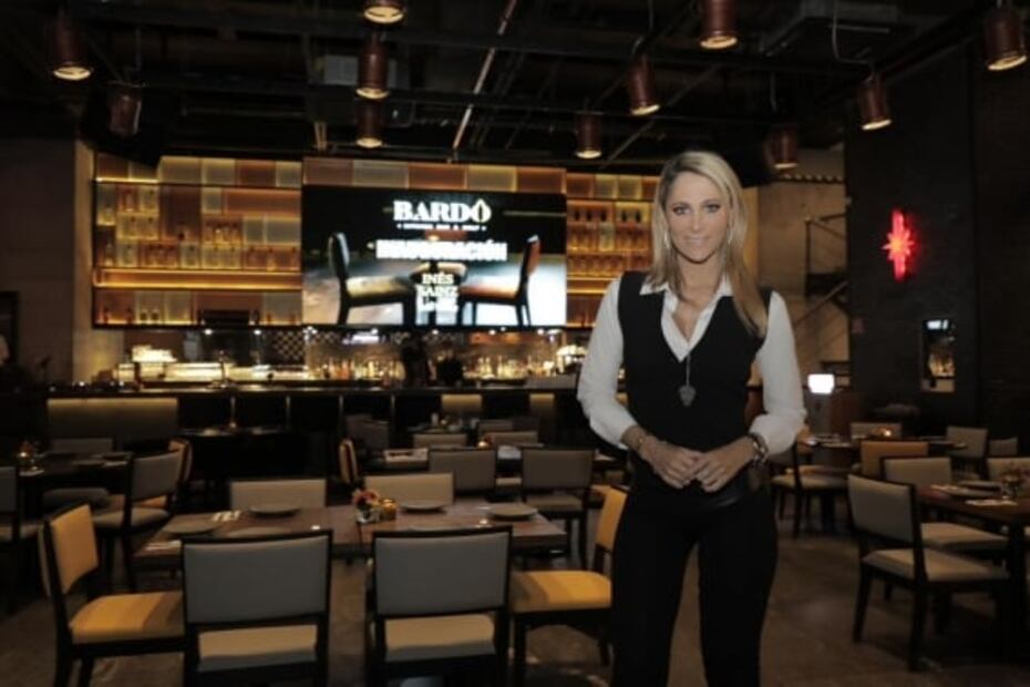 Inés Sainz inaugura bar con temática deportiva