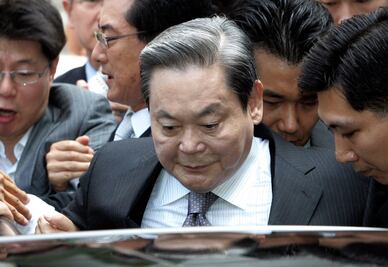 Investigan a jefe de Samsung por contratar prostitutas