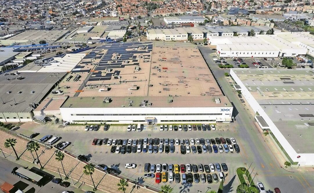 Vista aérea de la fábrica de SMK Electronics en Tijuana, Baja California. En México están sufriendo las industrias automotriz y electrónica, dice reporte. Foto: Guillermo Arias / AFP
