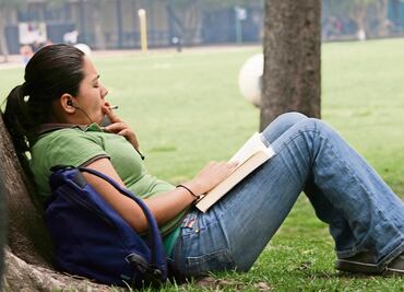 El Verde busca prohibir fumar en áreas con juegos infantiles