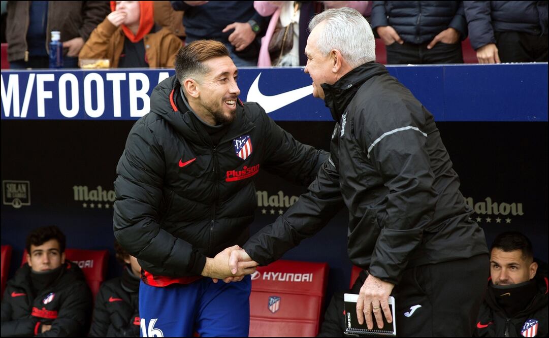 Héctor Herrera y Javier Aguirre. Foto: EFE