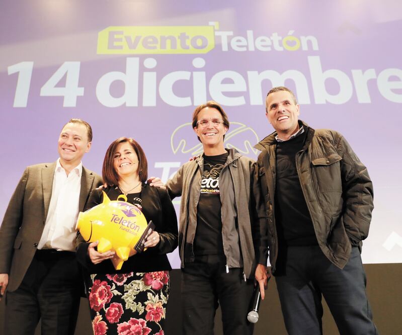 Fernando Landeros (segundo de der. a izq.), presidente de Fundación Teletón, reconoció que hace falta mayor política pública para atender a personas con discapacidad. Foto/IVÁN STEPHENS. EL UNIVERSAL