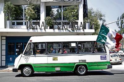 Salsa y banda marcan ritmo en festejos patrios