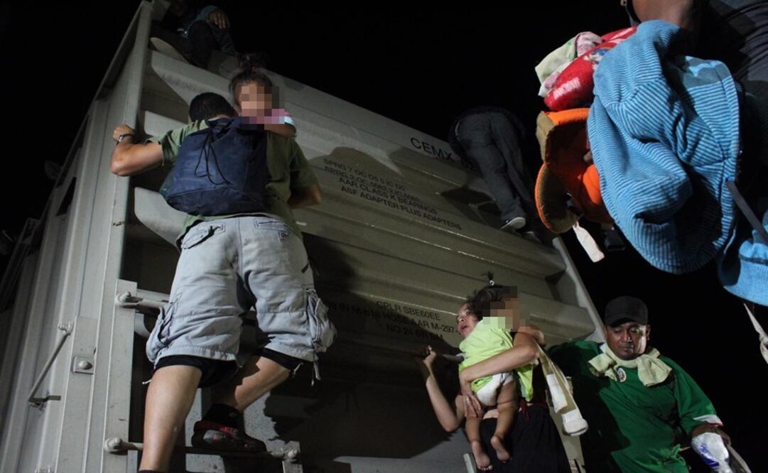 El tren carguero de la costa chiapaneca se convirtió en alternativa después de la desarticulación de la última caravana en Pijijiapan. Foto: Especial