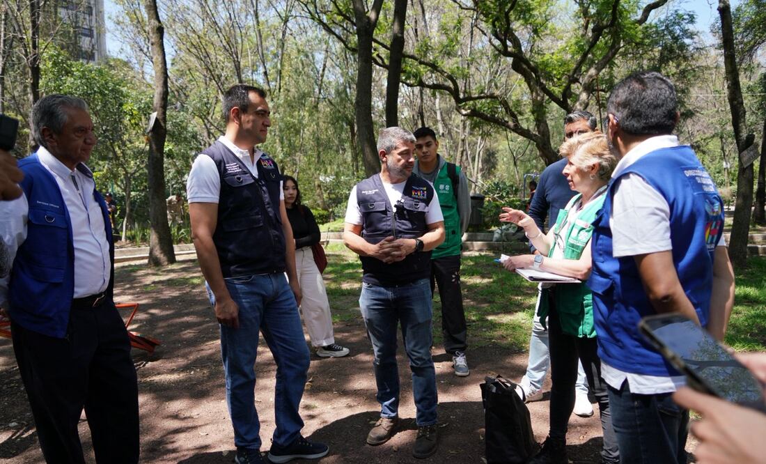 Este sábado arrancó el programa comunitario en el que 15 infractores cívicos resarcieron el castigo que se les impuso, especialmente por foto multas, con horas de servicio a la comunidad en calles de la alcaldía Miguel Hidalgo. (Foto: especial)