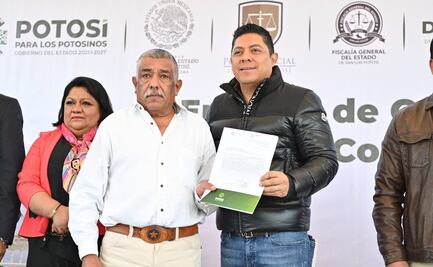 Ricardo Gallardo entrega cartas de liberación anticipada a 40 hombres y mujeres