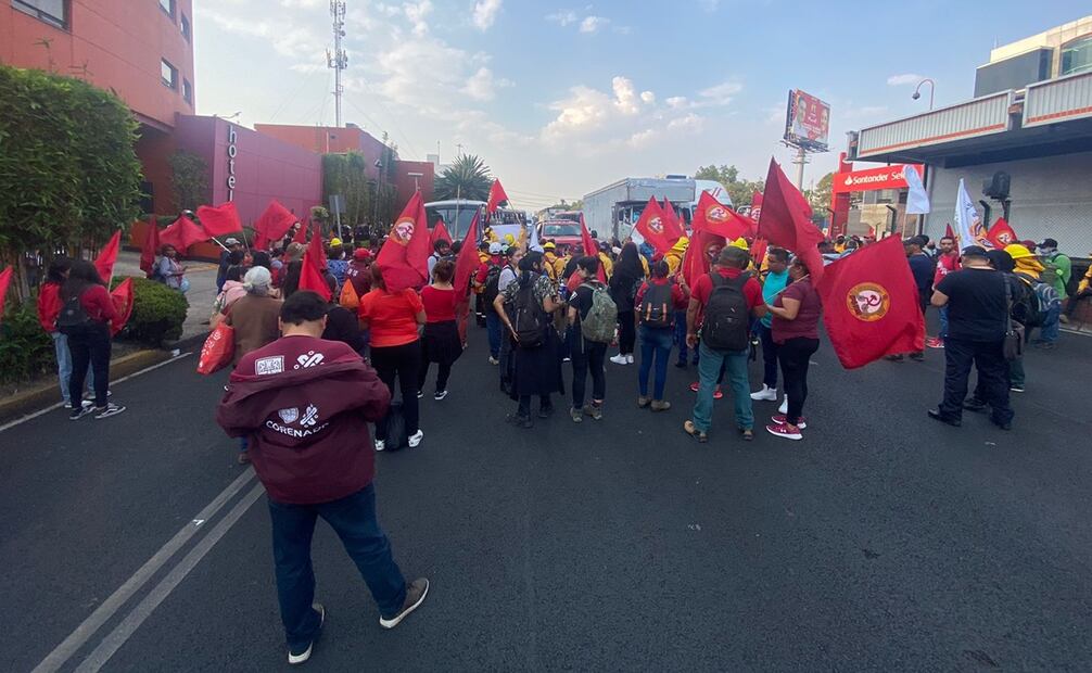 Coordinadora de Trabajadores de la Ciudad de México bloquea vialidades principales de la alcaldía Cuauthemoc. Foto: Juan Carlos Williams
