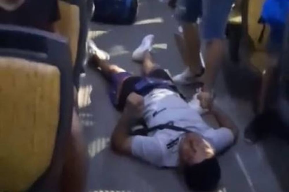 El hombre que presuntamente acosó a una niña cayó desmayado. Foto: captura de video