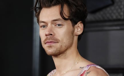 ¡Uno más! Fan lanza objeto al escenario y golpea a Harry Styles en la cara