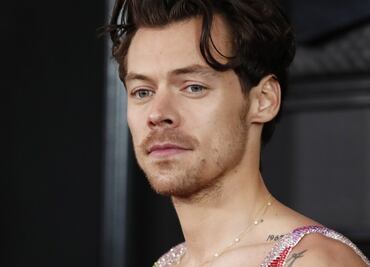 ¡Uno más! Fan lanza objeto al escenario y golpea a Harry Styles en la cara