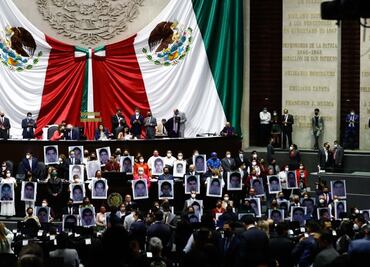 Morena reconoce deuda en caso Ayotzinapa; culpa al poder judicial de poner trabas