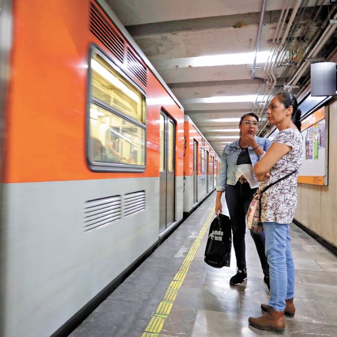 Sobre el reforzamiento de señalización en el Metro y Metrobús, activistas dicen que esa acción ya se presentó antes y ha tenido efectividad, en el caso de separar en vagones a hombres y mujeres. IVÁN STEPHENS. EL UNIVERSAL
