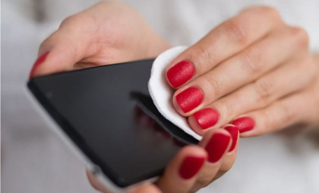 ¿Sabías que puedes prevenir varias enfermedades con solo limpiar tu teléfono y tus manos?