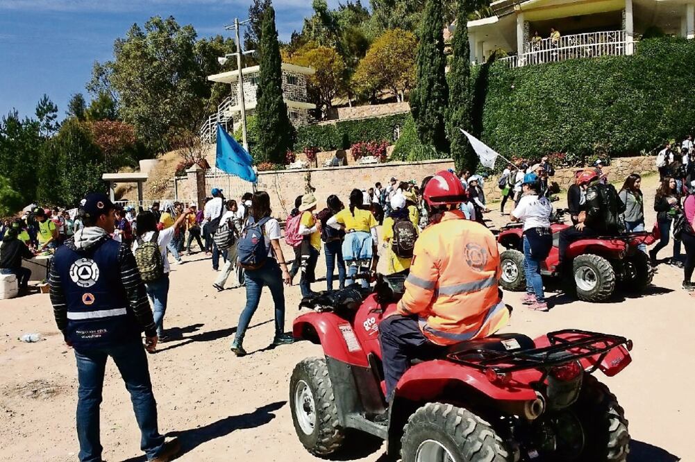 Elementos de Seguridad Pública del estado resguardaron a los jóvenes procedentes de diferentes entidades durante su visita (XÓCHITL ÁLVAREZ. EL UNIVERSAL)