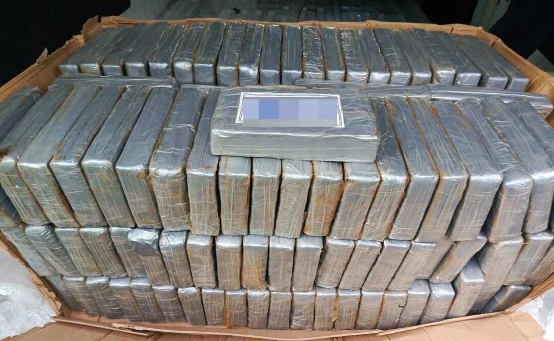 Detienen a 4 narcos en el AICM con paquetes de cocaína. Foto: Especial