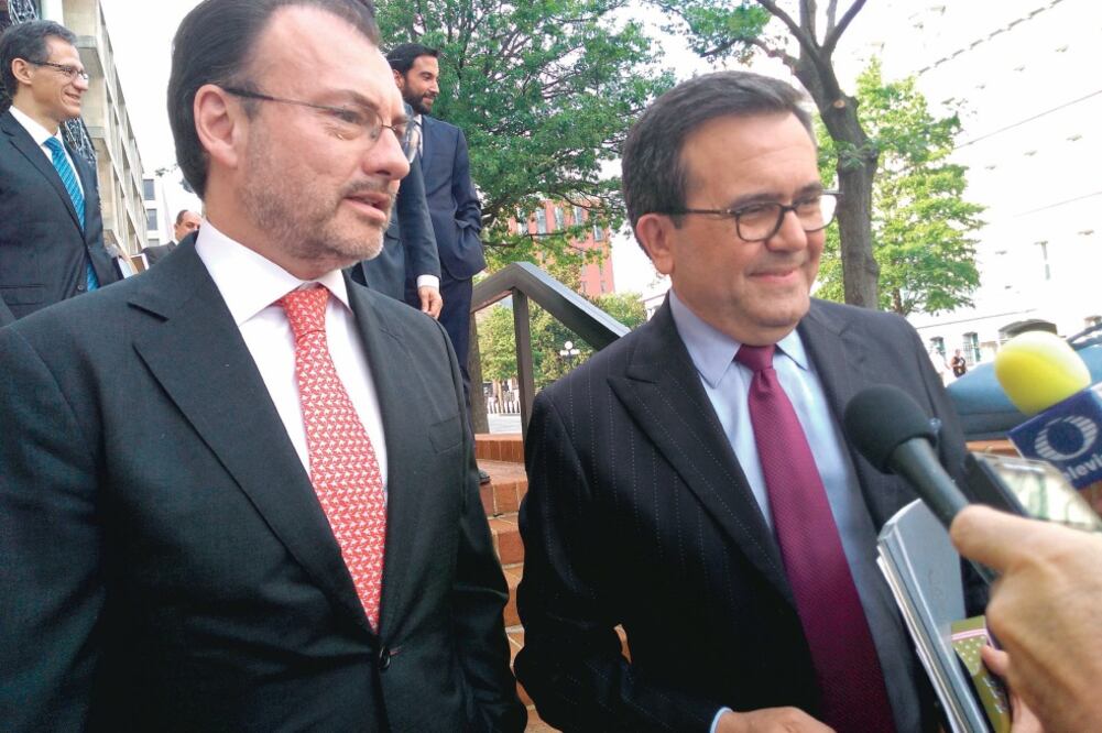 “Esperanzador ”. El secretario de Economía, Ildefonso Guajardo (der.), calificó la declaración de Trump como buena, luego de una reunión con negociadores en Washington. Foto: ARCHIVO EL UNIVERSAL