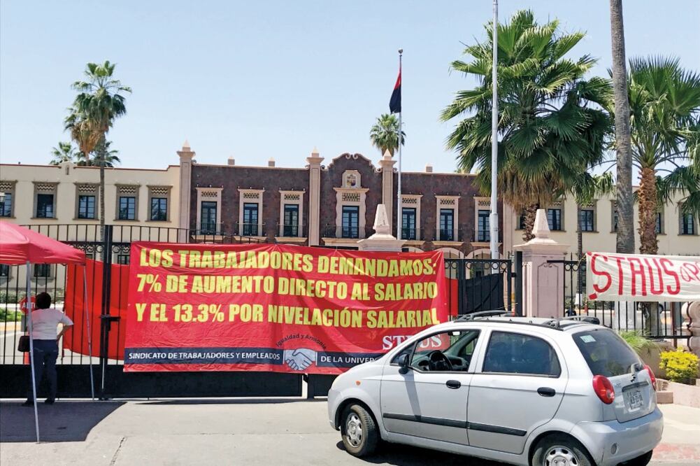 El rector de la Unison, Enrique Fernando Velázquez, exhortó a los miembros STEUS a que levanten el paro de labores. (AMALIA ESCOBAR. EL UNIVERSAL)