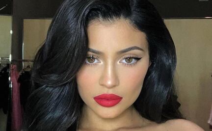 Kylie Jenner muestra su casa en revista y fanáticos enloquecen por su armario