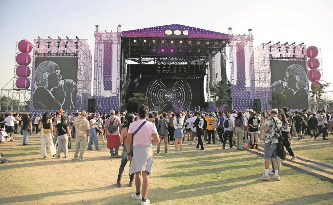 Lo asistentes soportaron las altas temperaturas. Foto: Carlos Mejía / EL UNIVERSAL