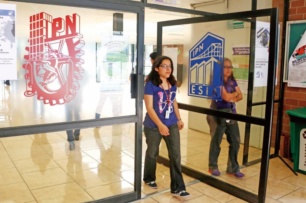 Integrantes de la Asamblea General Politécnica se reunieron en una sesión extraordinaria realizada en el aula magna de la Escuela Superior de Ingeniería y Arquitectura (ESIA) Zacatenco (SAÚL LÓPEZ. CUARTOSCURO)